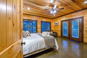 5 habitaciones, tabla de planchar con plancha y cuna de viaje