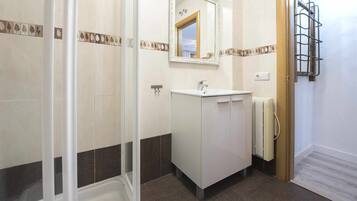 Secador de pelo y toallas