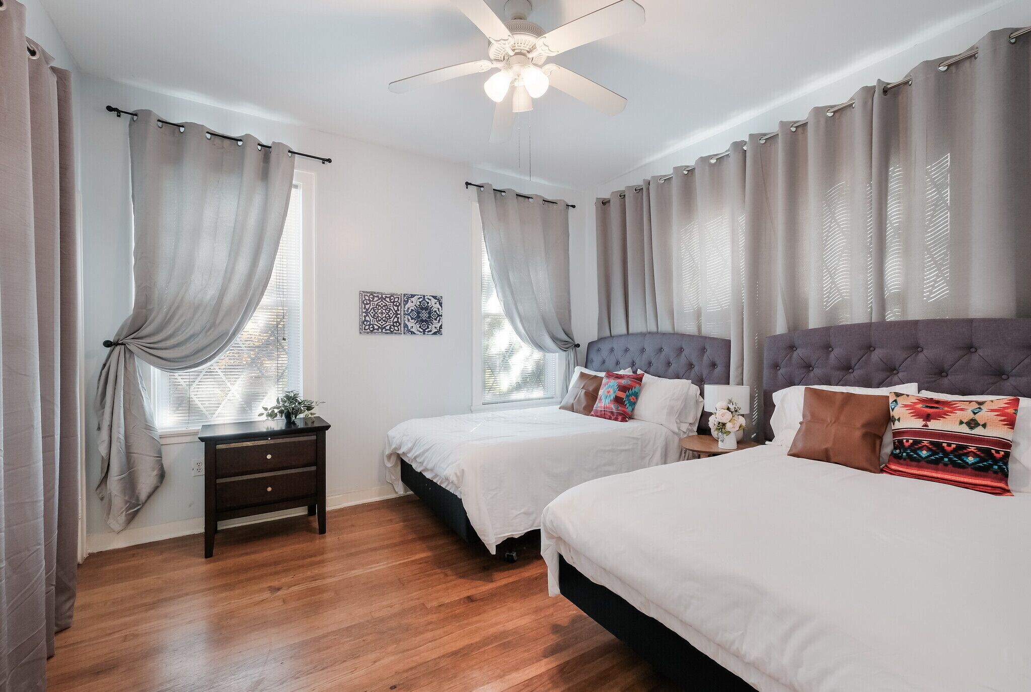 2 slaapkamers, een strijkplank/strijkijzer, gratis wifi, beddengoed