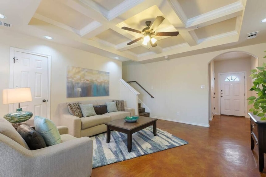 20% Off Updated 3br 2.5bth Townhome - Pet-friendly - Fast Wifi-driveaway Parking - Universal City, TX