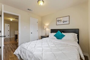 3 bedrooms, iron/ironing board, free WiFi, bed sheets