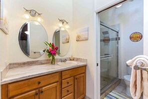 Tina, secadora de cabello, toallas