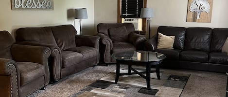 TV connectée, lecteur de DVD, livres
