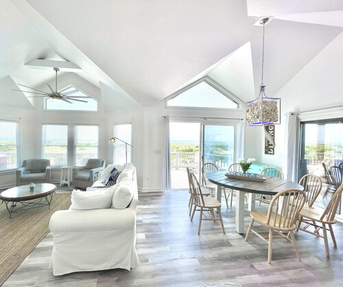 Oceanfront 4 bedroom Salvo Sandcastle * Hot Tub