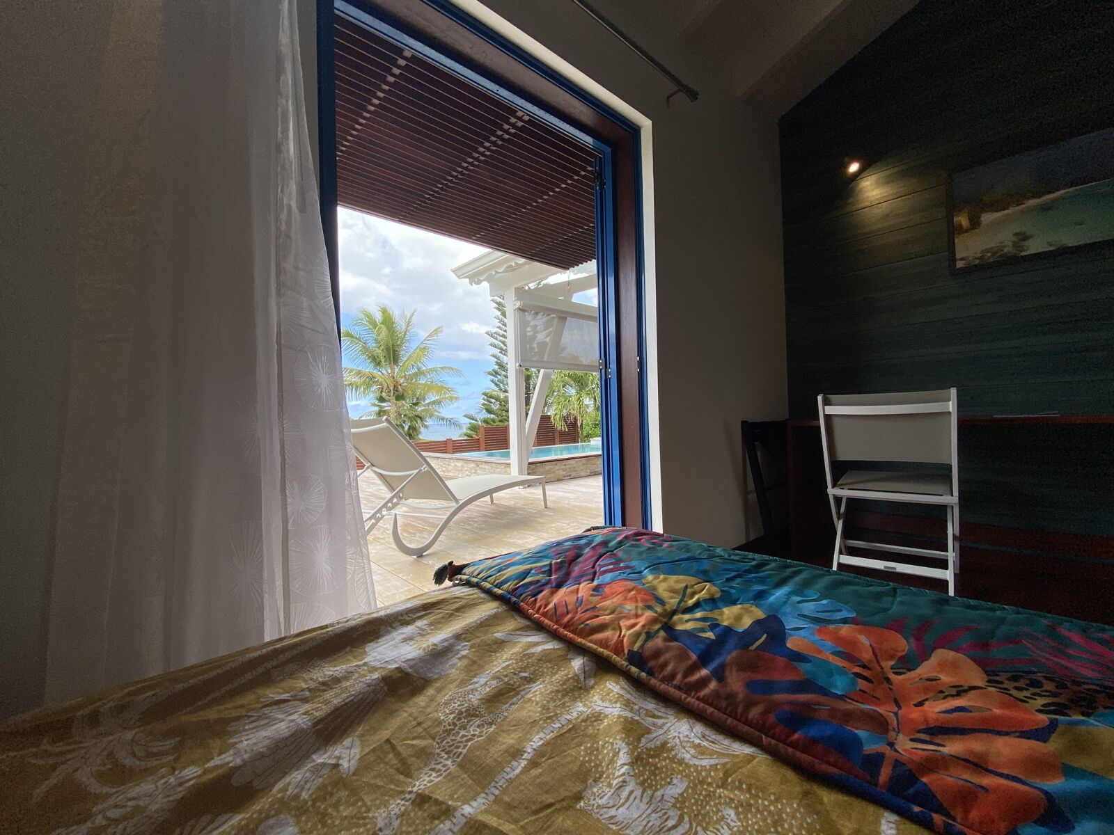 2 chambres, coffres-forts dans les chambres, fer et planche à repasser