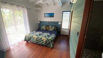 2 chambres, coffres-forts dans les chambres, fer et planche à repasser