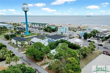 Just steps away from the beach !!! In the Palm Trees