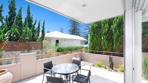 Outdoor dining - Silver Sands - Unparalleled Luxury (Avoca Beach)