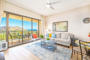 Smart TV - Ocean View Oasis with Free Parking: A Waikiki Gem! (Honolulu)