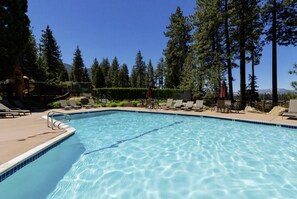 Outdoor pool, a heated pool - 🐻 Cozy Bear's Lair Tahoe Chalet Near Heavenly 🏂 (Zephyr Cove)
