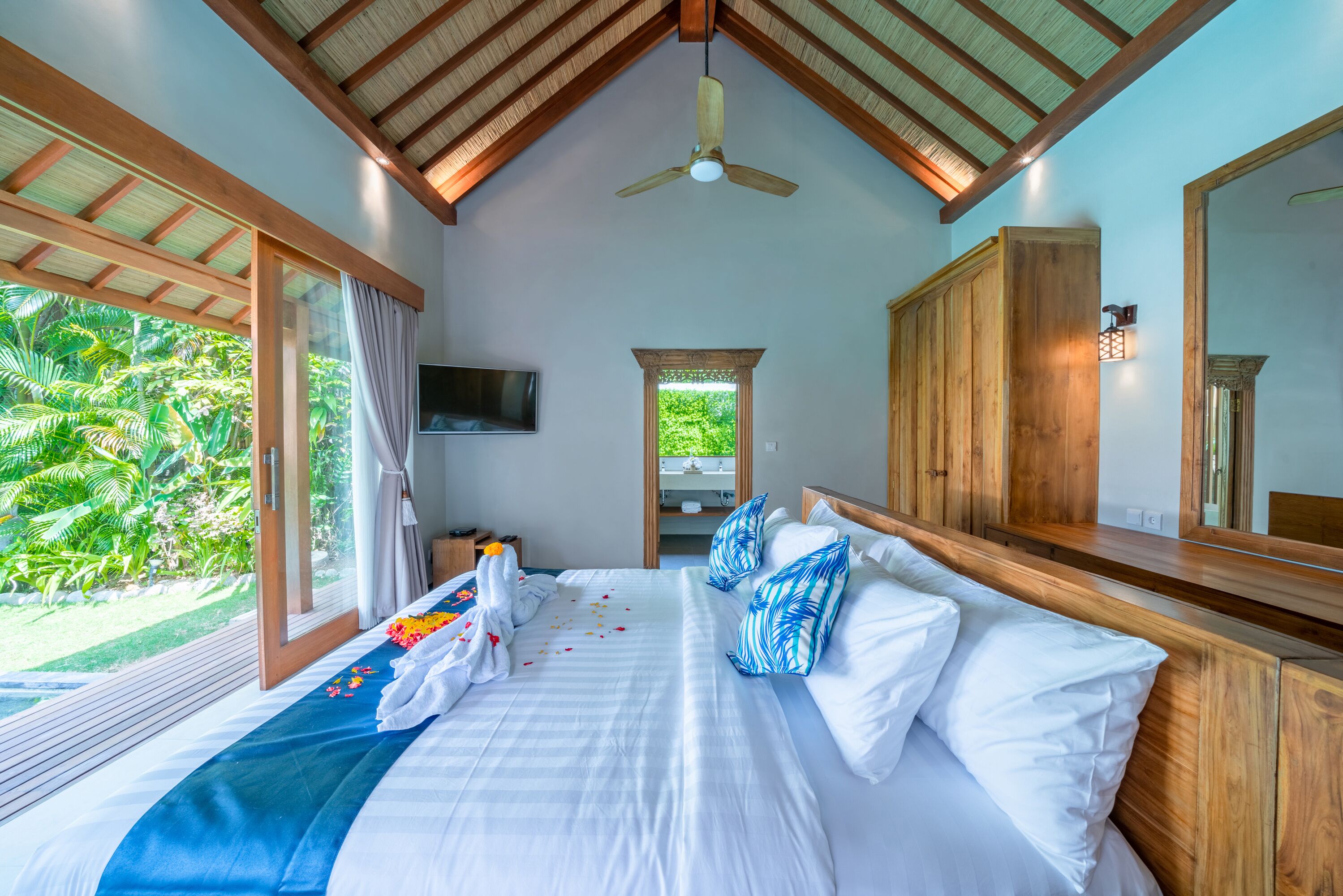 4 slaapkamers, een kluis op de kamer, een strijkplank/strijkijzer, wifi