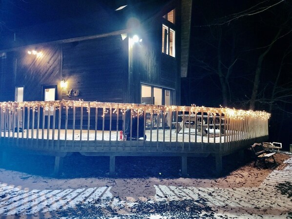 Terrace/patio - Pocono Lake House With Beautiful Lake View (Pocono lake)