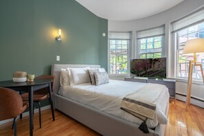 Strykjärn/strykbräda, wi-fi och sängkläder