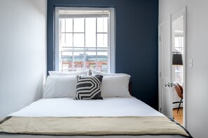 1 slaapkamer, een strijkplank/strijkijzer, wifi, beddengoed