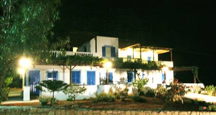 Captivating 1-Bed Apartment in Lefkos
