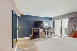 Iron/ironing board, Internet, bed sheets