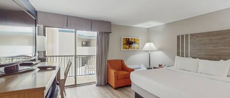 Tabla de planchar con plancha, acceso a internet y ropa de cama