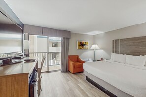 Iron/ironing board, internet, bed sheets - 5th-floor studio with AC, pool, hot tub, lazy river, & breakfast (Myrtle Beach)