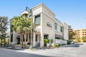 Exterior - 5th-floor studio with AC, pool, hot tub, lazy river, & breakfast (Myrtle Beach)