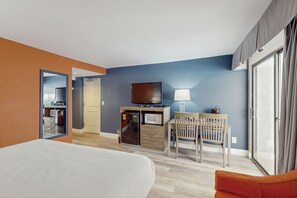 Iron/ironing board, Internet, bed sheets