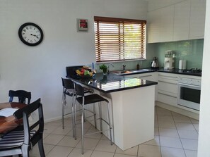 Fridge, microwave, oven, stovetop - BALAVIL on Fern (Fullarton)