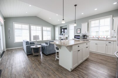 Large home  4 bed and 4 bath two separate suites home two kitchens water views