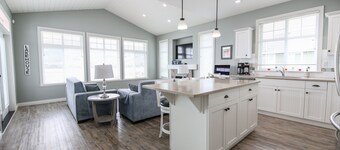 Large home 4 bed and 4 bath two separate suites home two kitchens water views