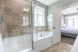 Combined shower/bathtub, hair dryer, towels, soap
