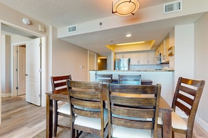 Dining - 5th-floor oceanfront snowbird-friendly condo with W/D, AC, pool, & hot tub (Myrtle Beach)