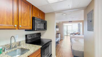 Iron/ironing board, internet, bed sheets