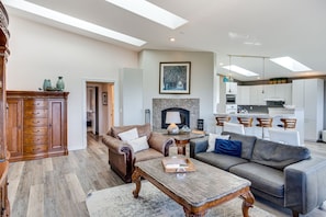TV, fireplace, DVD player, books