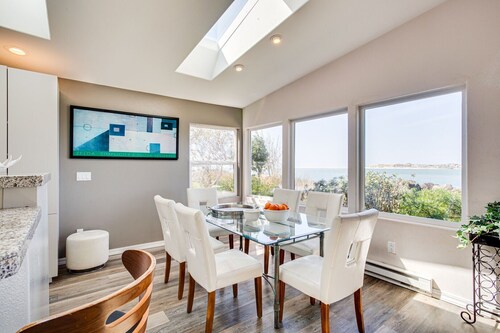 Fish From Your Back Yard! Ocean & Bay View! Hot Tub!