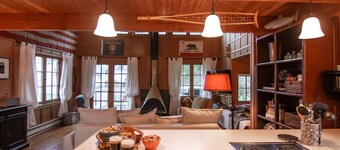 Cute Cabin in Yachats! Short walk to rivers' edge!