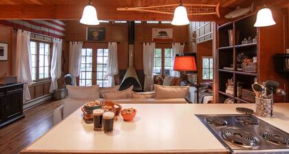 Cute Cabin in Yachats! Short walk to rivers' edge!