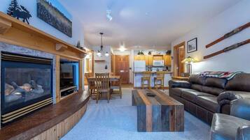 Télévision, cheminée