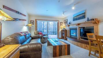 Télévision, cheminée