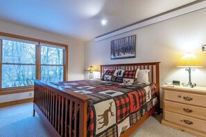 2 Schlafzimmer, BĂŒgeleisen/BĂŒgelbrett, kostenloses WLAN, BettwĂ€sche