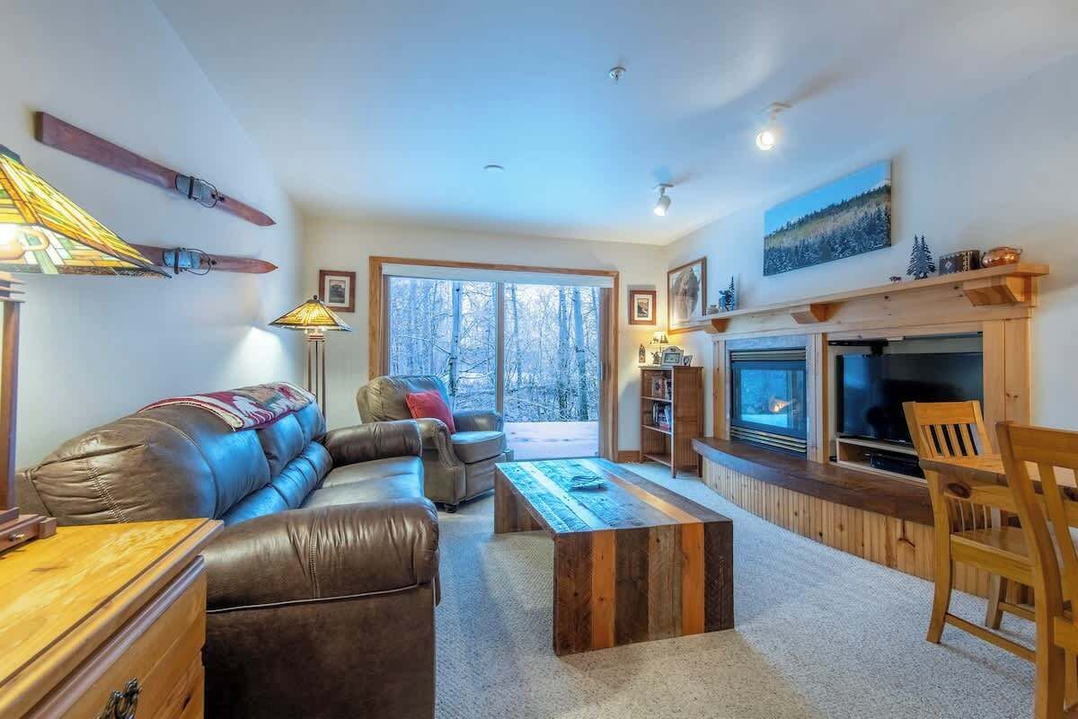 Smart-TV, peis og bøker