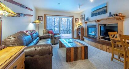 Teton Homestead: Cozy Targhee Condo with Hot Tub