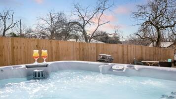 Bain à remous extérieur