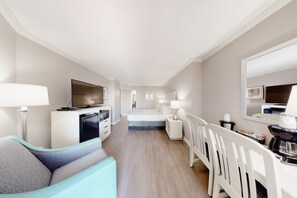 Iron/ironing board, Internet, bed sheets