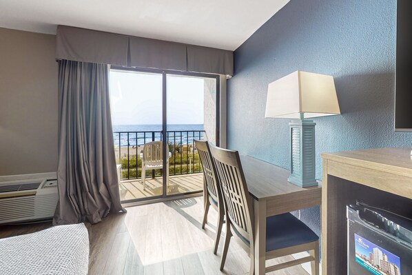 Iron/ironing board, Internet, bed sheets