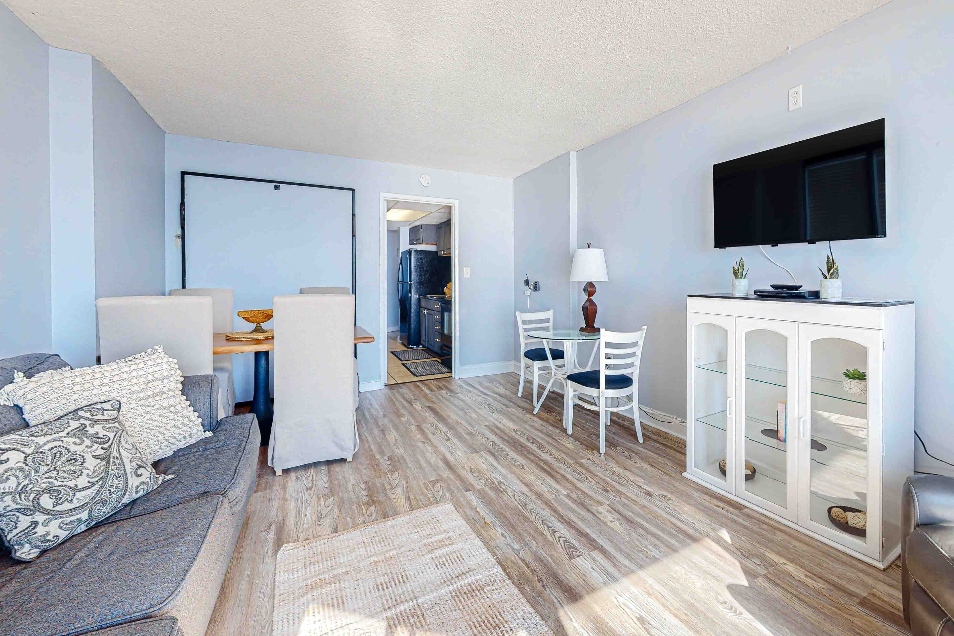 Televisio, DVD-soitin, videokirjasto