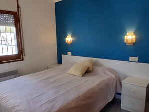 2 bedrooms, iron/ironing board, Internet, bed sheets