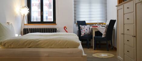 2 dormitoris, escriptori, wifi i roba de llit