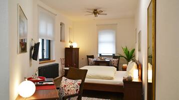 2 Schlafzimmer, Schreibtisch, WLAN, Bettwäsche