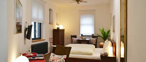 2 bedrooms, desk, WiFi, bed sheets