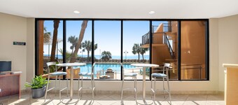 10th-floor oceanfront studio with beach access, gym, pool, hot tub, dog-friendly