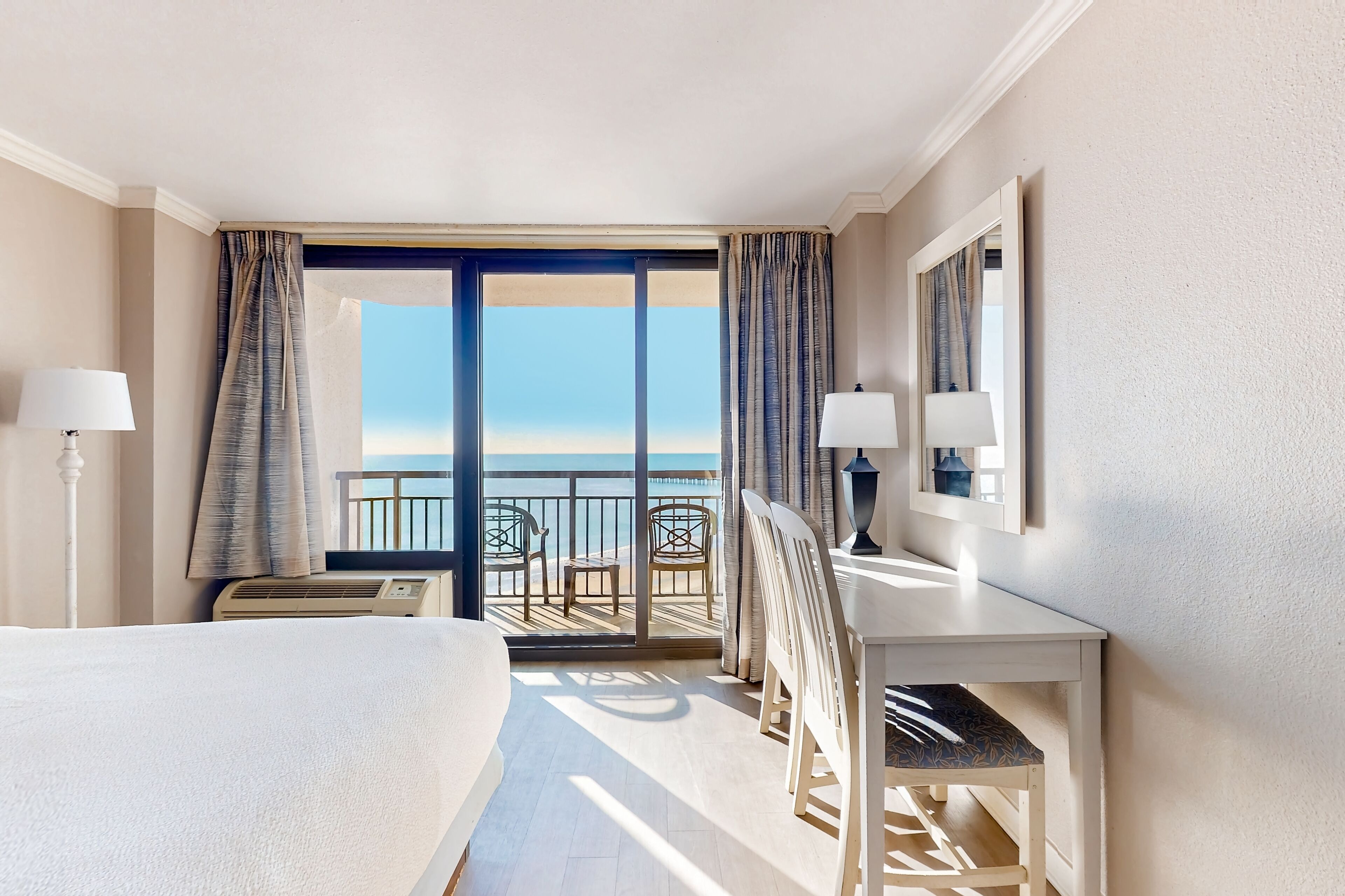 Fer et planche à repasser, accès Internet, draps fournis