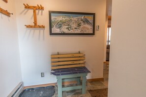 Interior - Easy Mountain - Mt Crested Butte (Crested Butte)